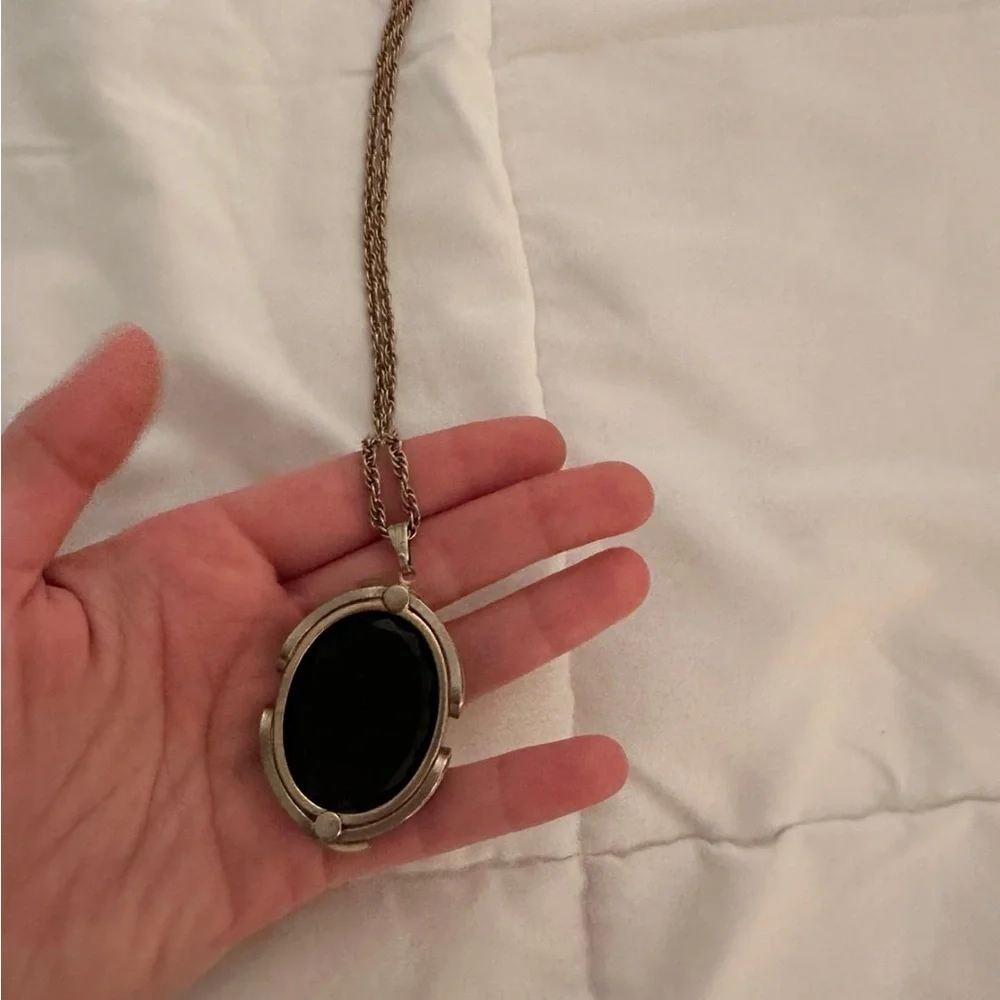 Silver and black cameo pendant necklace - Picture 2 of 3